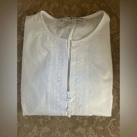 Tommy Hilfiger Women’s White Eyelet Button Front Blouse Size 6 - Picture 7 of 7